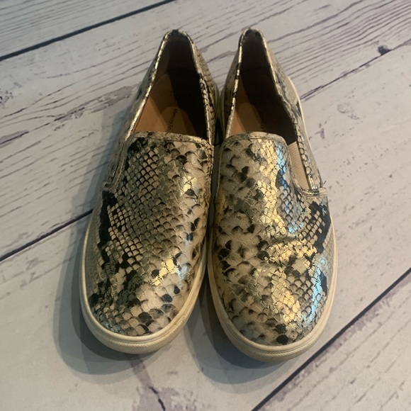 Time and Tru sneakers - Picture 1 of 7